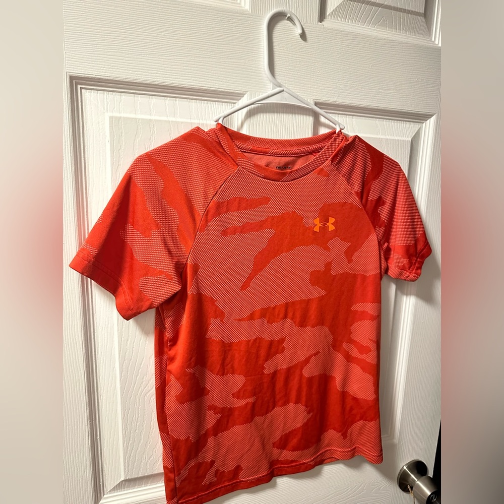 Boys under armor T-shirt